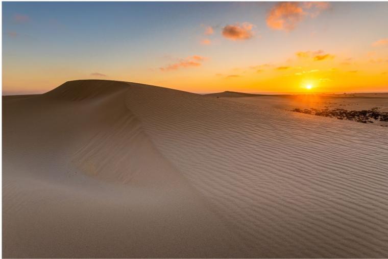 parque natural de las dunas de corralejo en fuerteventura