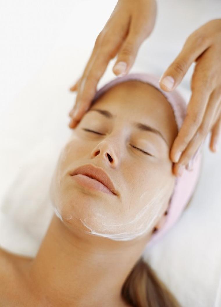 Facial Skin Exfoliation - Elba Hotels