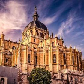 ¡Conoce la fiesta del Día de la Almudena!