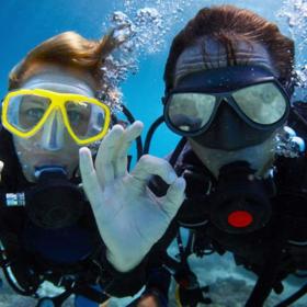 Actividades vital: excursiones, alquiler bicicleta, cursos de buceo y scuba diving.