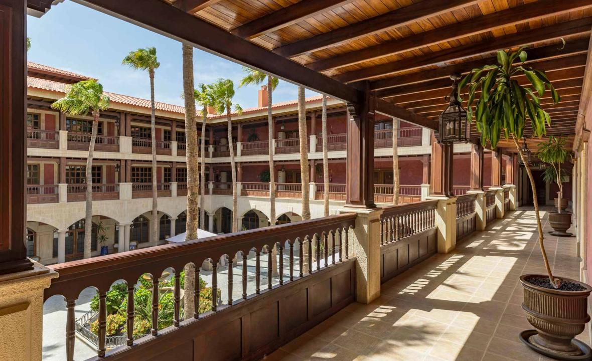 Patio Canario Elba Palace