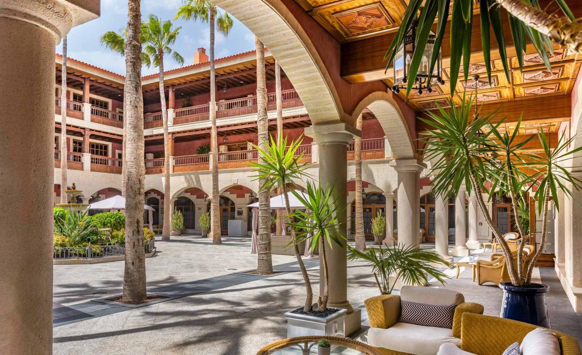 Patio Canario Elba Palace