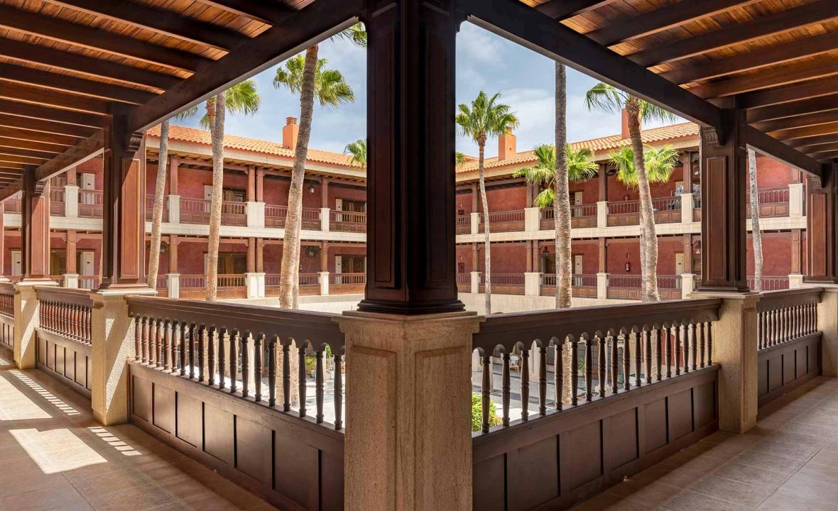 Patio Canario Elba Palace