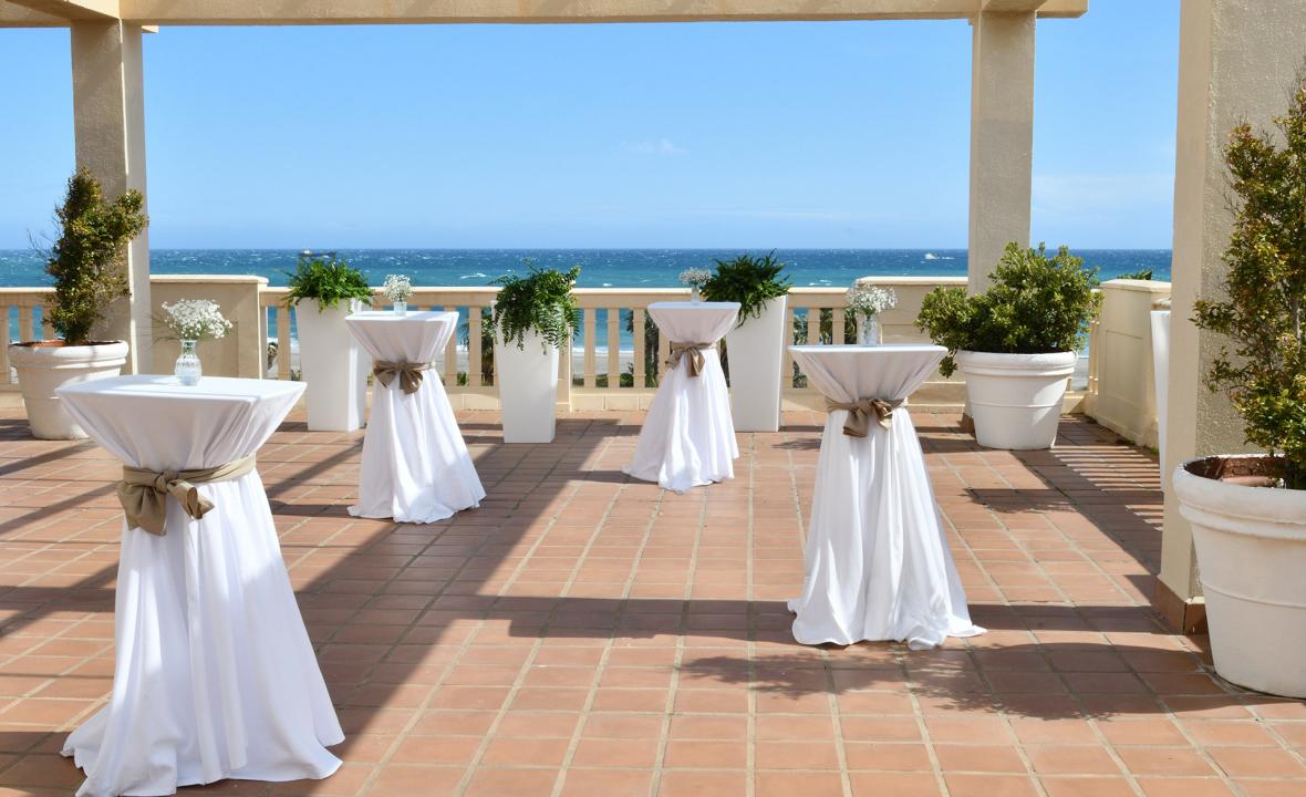 Mesas estilo coctel vista mar