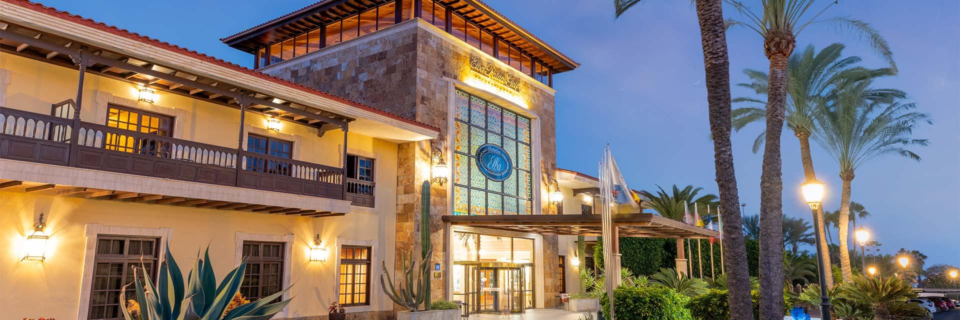 Vista exterior del hotel. vista nocturna, Elba Palace Golf Boutique Hotel