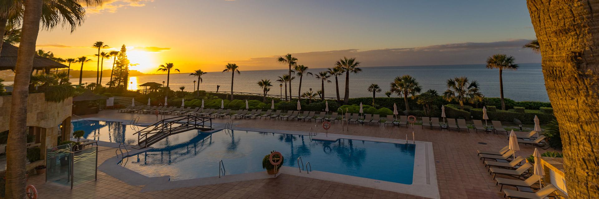 Atardecer en Piscina principal, Elba Estepona
