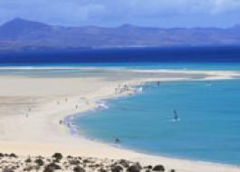 Besuch von schönen Stränden in Fuerteventura während Ihrer Aufenthalt in Elba Palace. Sie können in Fuerteventura langen weißen Strände
