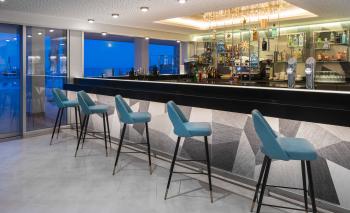 The Promenade Bar