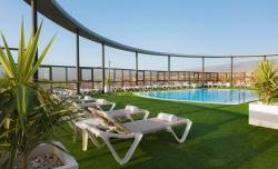 Piscina solárium en la parte alta del hotel, Elba Vecindario