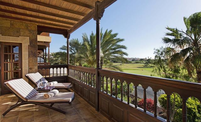 Terraza vista golf Elba Palace