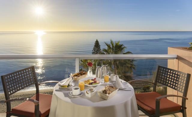 Desayuno en Terraza Vista Mar, Elba Estepona
