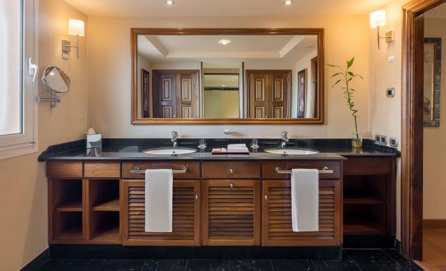 Baño en Suite Presidencial, Elba Estepona