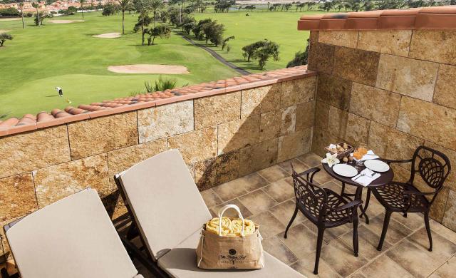 Terraza vista golf Elba Palace