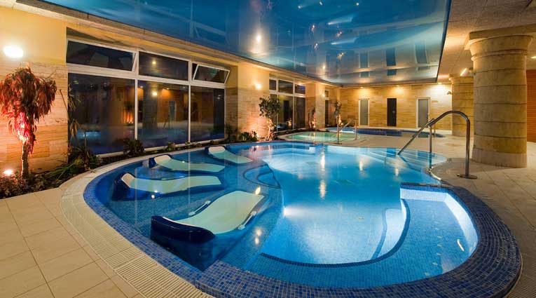 3 piscinas climatizadas de agua de mar en el Hotel Elba Estepona