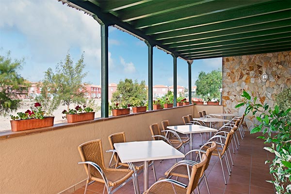 Terraza del restaurante buffet del hotel Elba Lucia