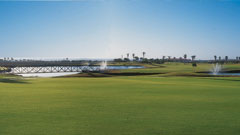 Vista panorámica del campo de golf y club de golf