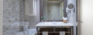 Confortable baño en Habitación Doble en Elba Carlota